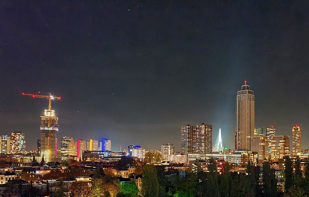 Skyline Rotterdam <a href="/DeZalmhaven/">De Zalmhaven</a> #Cooltoren 
[foto Roy de Zwart]