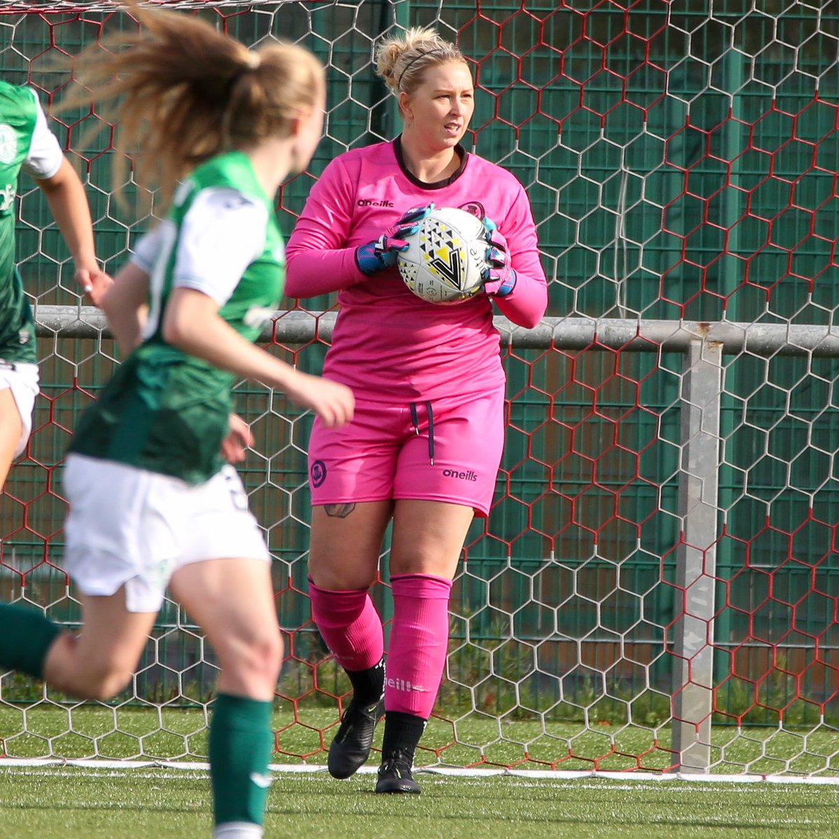 ThistleWFC's tweet photo. 🧤 ⚽️ Get yourself someone that can do both.

@DanicaDalziel23 https://t.co/vnv2IsgH5m