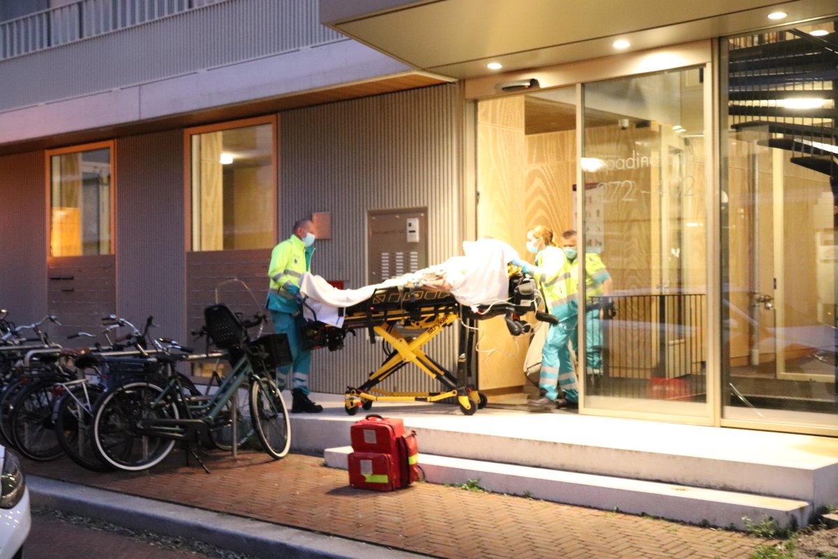 martindamen58's tweet photo. #steekpartij in de #relationele sfeer in woning aan de Spadinalaan in #Amsterdam @noord020 #Overhoeks. Man door vrouw gestoken. Slachtoffer per @AmbuAmsterdam naar zkh. @POL_Amsterdam heeft een #vrouw als verdachte van dit #steekincident aangehouden en doet verder onderzoek. https://t.co/AHDOq71dwe