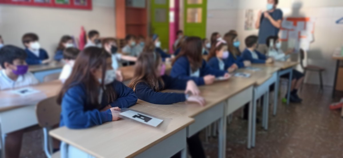 fecmips's tweet photo. Una magnífica manera de repasar contenidos trabajados en alguna asignatura es crear cuestionarios con @plickers
👉El jueves #cuartoEP tiene examen🧾de #mates y hoy han practicado ejercicios de figuras,n° y cifras con esta genial herramienta🔠📲
@colegiosfec #OtraFormaDeAprender https://t.co/jq6IqzyFxw