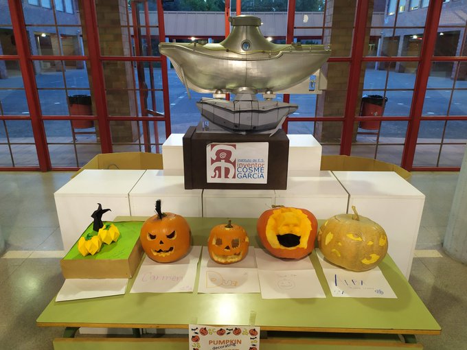 IESCosmeGarcia's tweet photo. Concurso Halloween.

Ya tenemos ganadores del Concurso Halloween organizado por el Departamento de Inglés del IES Inventor Cosme García.

Se organizaron dos modalidades, decoración de calabazas (1º-2º ESO) y relatos (3º-4º ESO y 1º-2º Bachillerato).

https://t.co/jBodAApdks https://t.co/c0ONnwI2XB