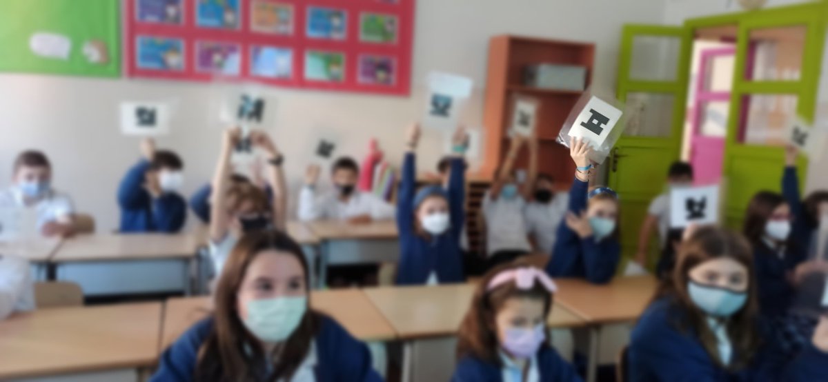 fecmips's tweet photo. Una magnífica manera de repasar contenidos trabajados en alguna asignatura es crear cuestionarios con @plickers
👉El jueves #cuartoEP tiene examen🧾de #mates y hoy han practicado ejercicios de figuras,n° y cifras con esta genial herramienta🔠📲
@colegiosfec #OtraFormaDeAprender https://t.co/jq6IqzyFxw