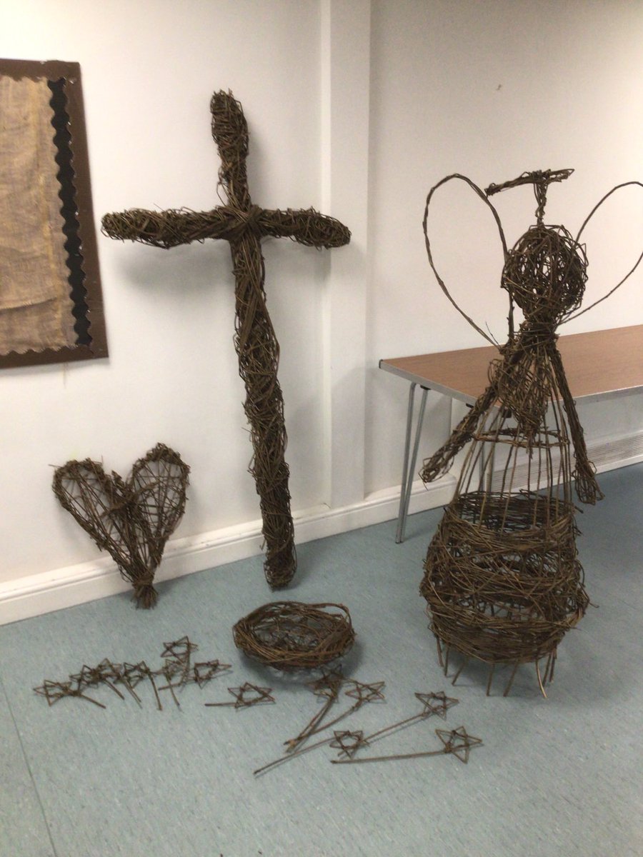 BirchwoodCE's tweet photo. Some more pictures from today’s willow weaving. #willowweavingcreations #bcepsre #bcepsart https://t.co/H56uBQCxCq