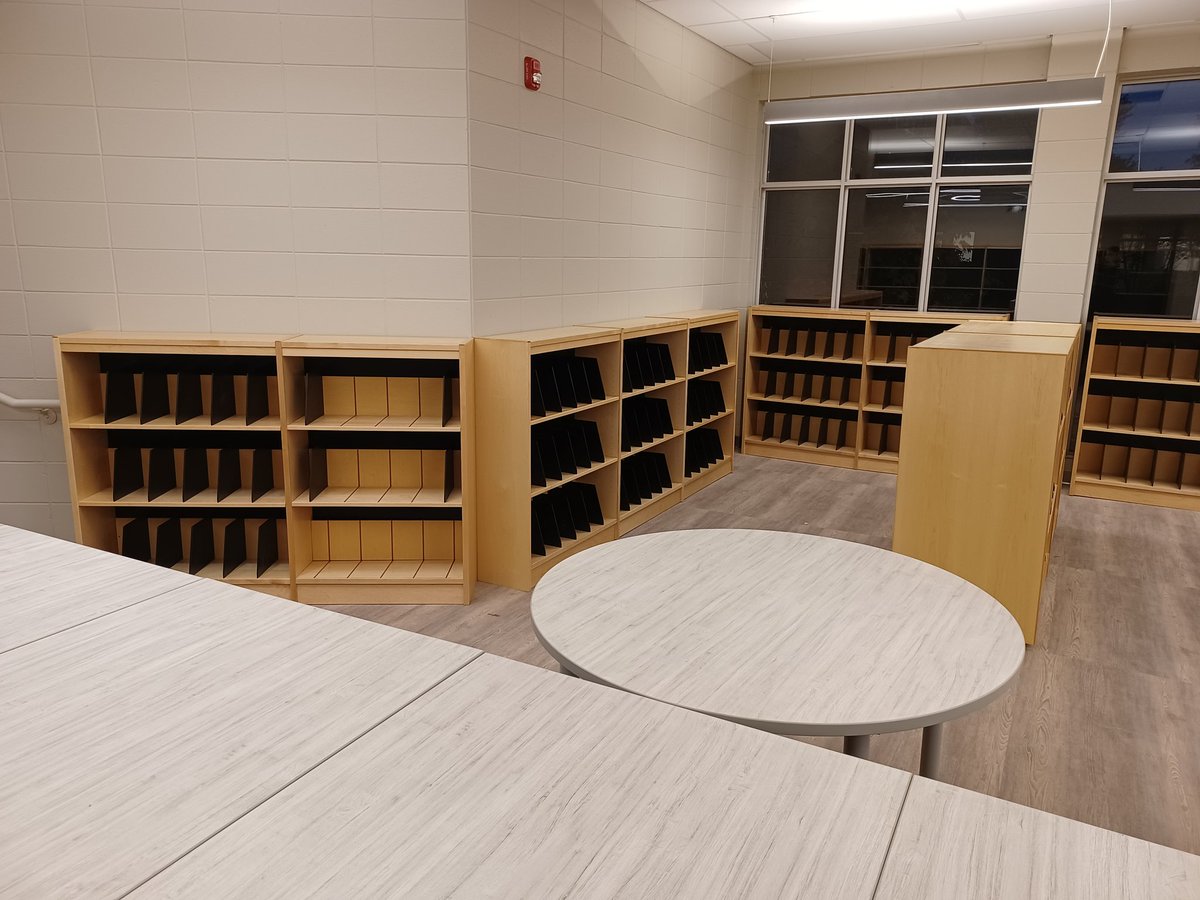_allcities's tweet photo. Brand new library @MonsignorClancy, beautiful single freestanding directory shelving with metal shelves, mobile 2 bay long shelving, fantastic circulation desk &amp; wood designed laminate tables. Looking good! A huge shout out to @PALMIERIfurnNA ! Another excellent installation https://t.co/6OGu9ZH6fc