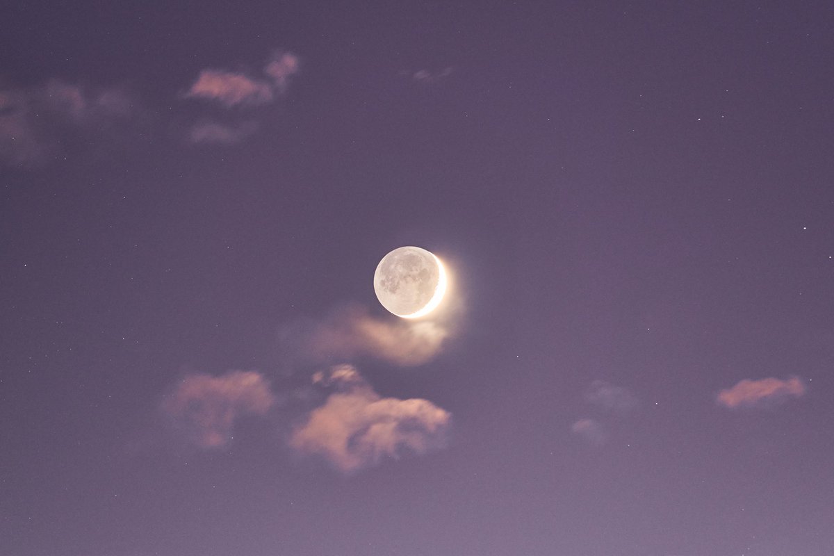Astro_JuPiTeR's tweet photo. Luna cenicienta, desde Alicante.

Fujifilm X-T3 y XF50-140 + TC 1.4x
4s, f/4.5, ISO 640, 196 mm
Seguimiento con montura CG-5

@tiempobrasero #cielosESA #PlanetarioFoto #DespertarPlanetario @El_Universo_Hoy #LUNA #MoonLovers #MOONSHOT #Moon https://t.co/YYBTUR9zdt