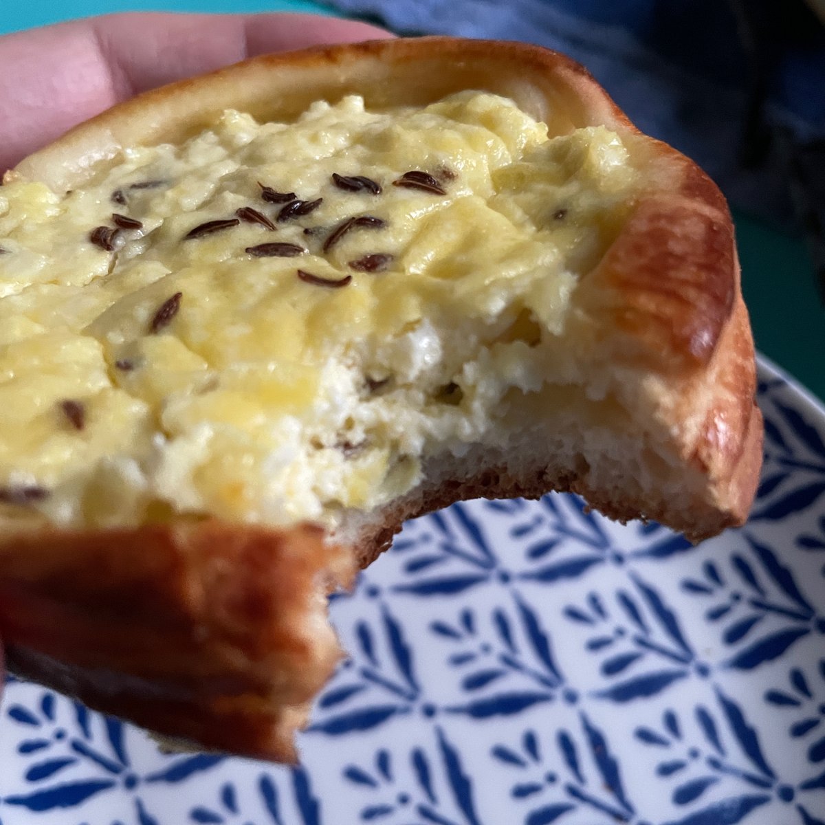 zeltserman's tweet photo. Tvorog (farmers’ cheese) showing off its savoury side for a #Russianbaking wknd. Votrushkas usually are sweet. But I have an “allergy” to sweetened dairy so was stoked to find a caraway seed version in one of my older Russian cookbooks. Goes well w/school lunchboxes. #JewishFood https://t.co/aqj9UIy143