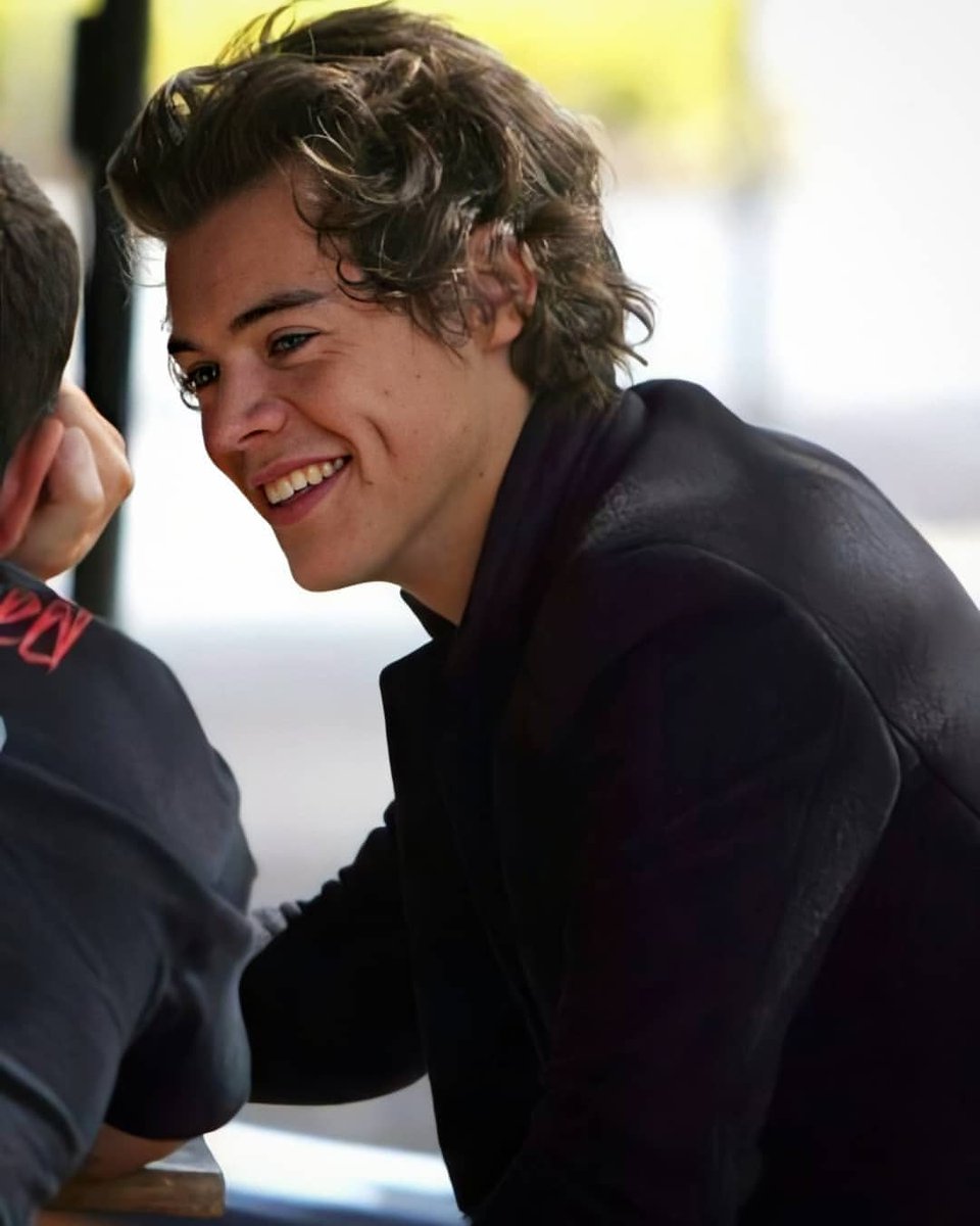 unseenharryst's tweet photo. 19 year old harry styles: https://t.co/8QeKaQWiIH