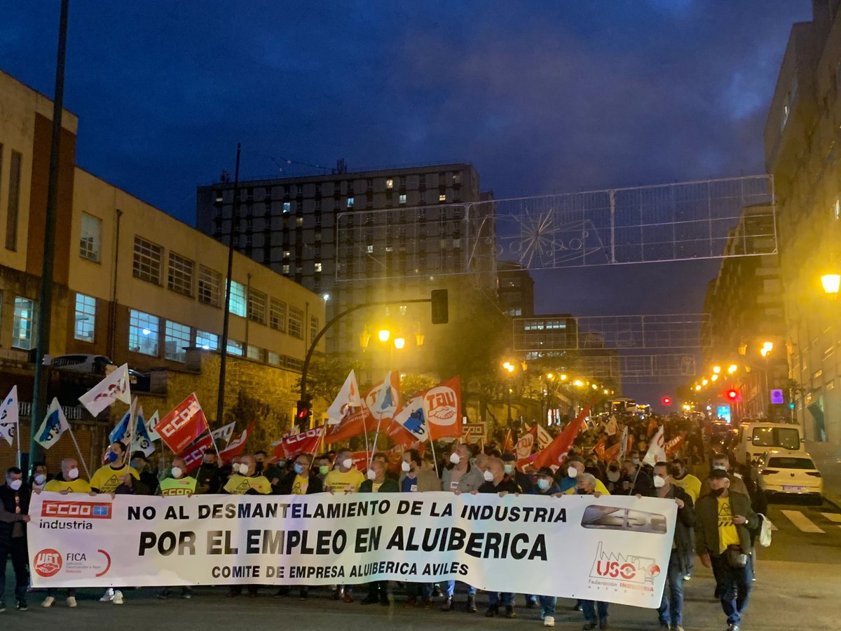 USOAsturias's tweet photo. #AlcoaNoSeCierra Los trabajadores de #AluIbérica se dirigen a Presidencia para que Barbón les escuche y les dé una solución. 
❌No al desmantelamiento de la industria en Asturias
💪🏻💪🏻Por el empleo y la actividad industrial.
💪🏻💪🏻Por el futuro industrial https://t.co/zavMyl5Yj3