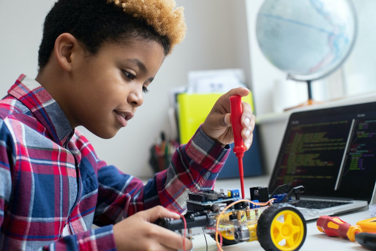 blueblazenews's tweet photo. Happy #STEMSTEAMDay 2021. Help turn the light on - encourage learning in the fields of science, technology, engineering, art, and math. #STEMSTEAMDay #STEM #Science  #technology #Math #Engineering #netDE https://t.co/tJbrVQqRZ2