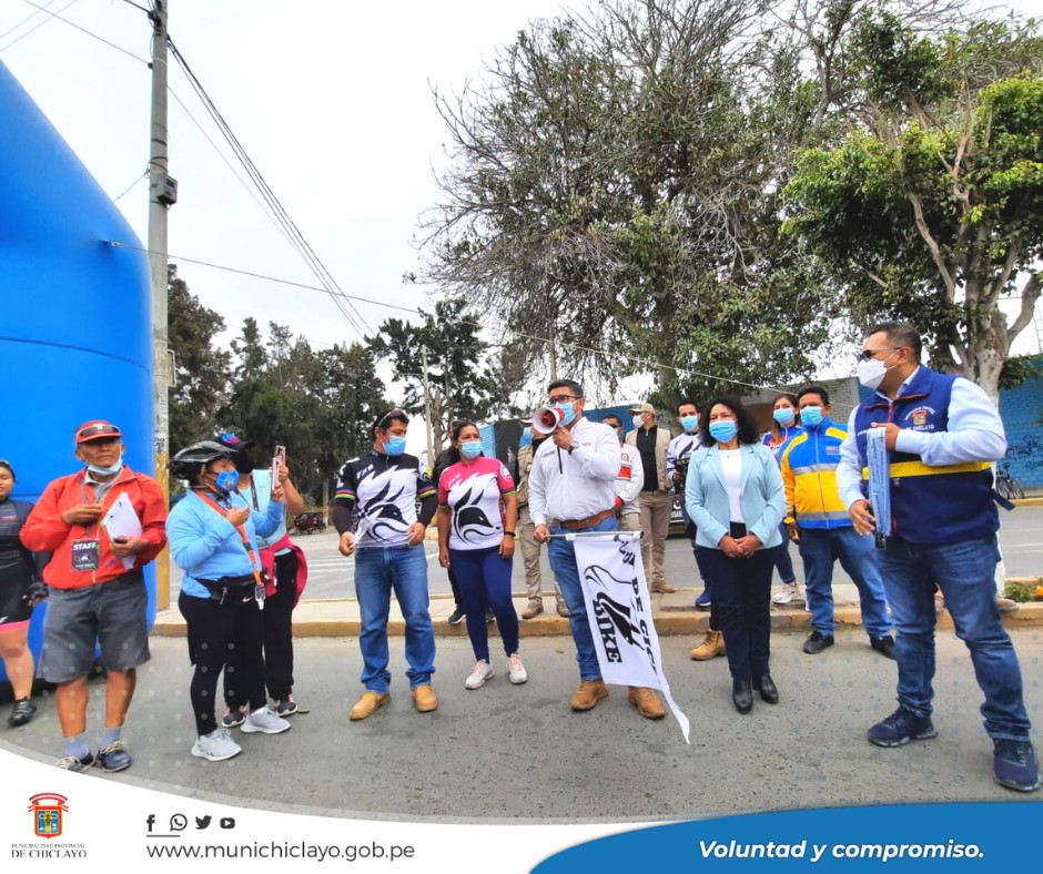 mpchoficial's tweet photo. #AmaAChiclayo
🚴♀️PRIMER TORNEO FEMENINO DE CICLISMO II FECHA
📌El alcalde de Chiclayo, Marco Gasco, agradece la visita del ministro de Vivienda, Geiner Alvarado López, durante el “Primer Torneo Femenino de Ciclismo II Edición”
#MPCH #Chiclayo #CiclismoFemeino #OpenVarones https://t.co/ExK4ZMbw9l