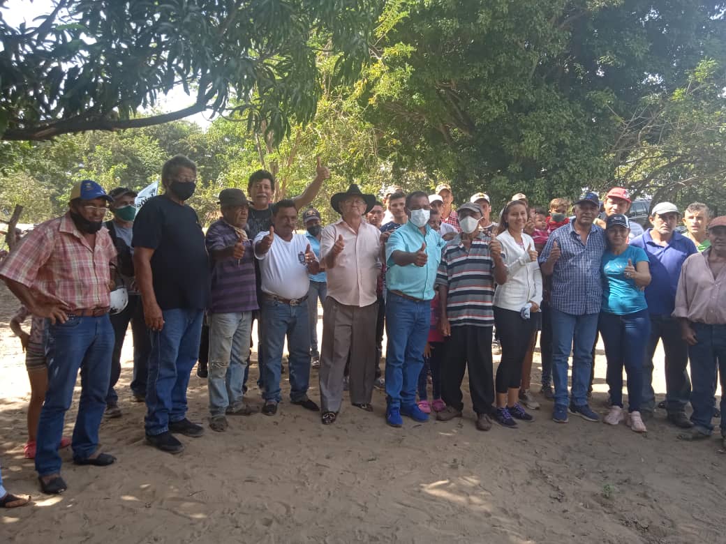 PrimeroInfante's tweet photo. Los caserio Mata de Rancho y el Corozo le dicen si al cambio con José García @josgarciah y Yovanny Salazar @Yovannysalazar_ gobernador #YoVotoUnidad #VOTAUNIDAD #LaDeLaManito #cambialos #QUESEMUEVALAESPERANZA https://t.co/cb3HZXeSgA
