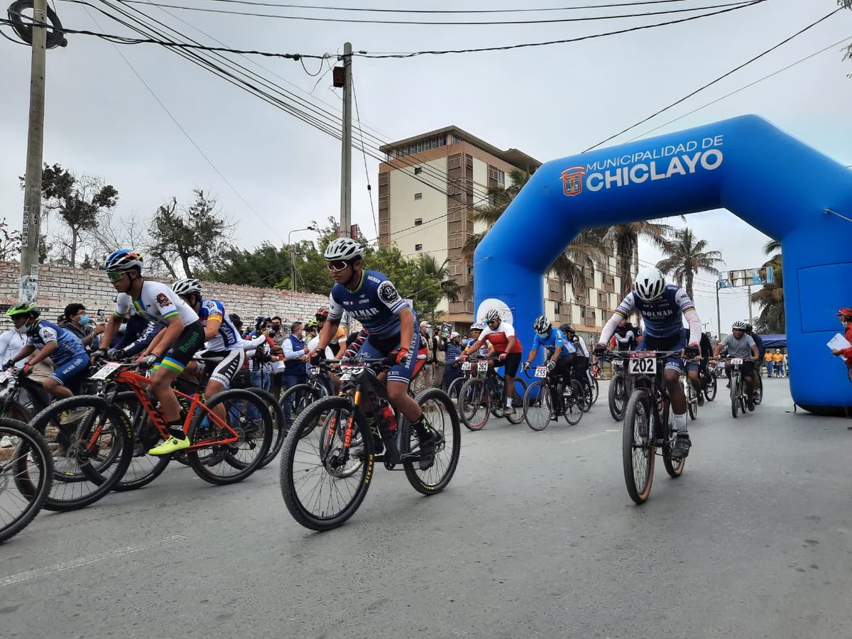 mpchoficial's tweet photo. #AmaAChiclayo
🚴♀️PRIMER TORNEO FEMENINO DE CICLISMO II FECHA
📌El alcalde de Chiclayo, Marco Gasco, agradece la visita del ministro de Vivienda, Geiner Alvarado López, durante el “Primer Torneo Femenino de Ciclismo II Edición”
#MPCH #Chiclayo #CiclismoFemeino #OpenVarones https://t.co/ExK4ZMbw9l