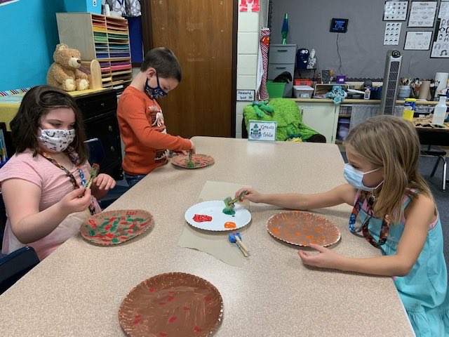 MorrishDragons's tweet photo. 1st grade turkey painting! Getting ready for Thanksgiving! https://t.co/yMAcc3MRns