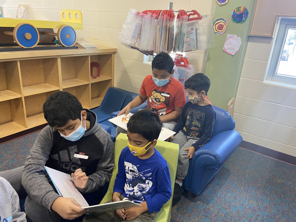 missrdgzem's tweet photo. Los amigos de kínder con the 5th graders… the perfect reading buddies! 🧑‍🤝‍🧑 
@NISDmartin @NISDmartinlib @Sandra48076574 https://t.co/Px6ZVVFaUU
