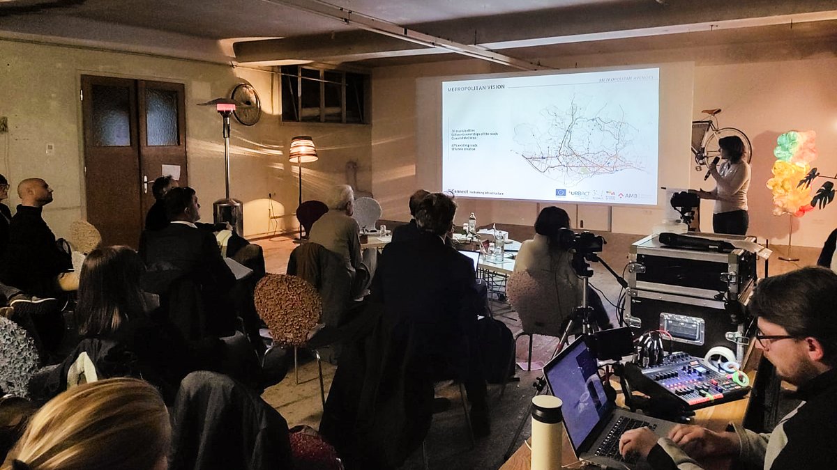 AvingudaValles's tweet photo. "Tendim cap a un model que integri les infraestructures per reconnectar barris i espais oberts i que faci un repartiment més equitatiu de l’espai, afavorint els modes de transport sostenibles i articulant el territori a partir d’una estructura policèntrica."
#metrolab #PDU https://t.co/gIvEwholKS
