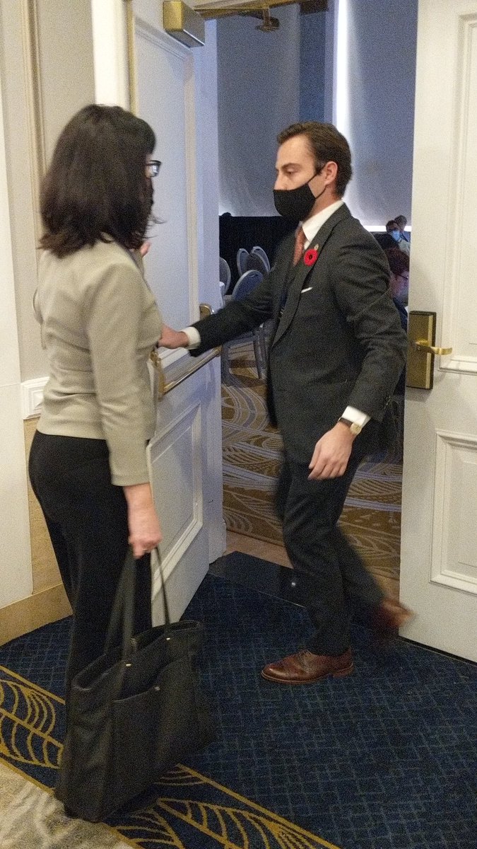 QuebecToronto's tweet photo. Un plaisir d'accueillir la ministre @slebel19 à Toronto pour le Sommet sur la francophonie économique du @ForumAmeriques 

#tgf2021 #frcan #onfr #francophonie https://t.co/82thXreAM5