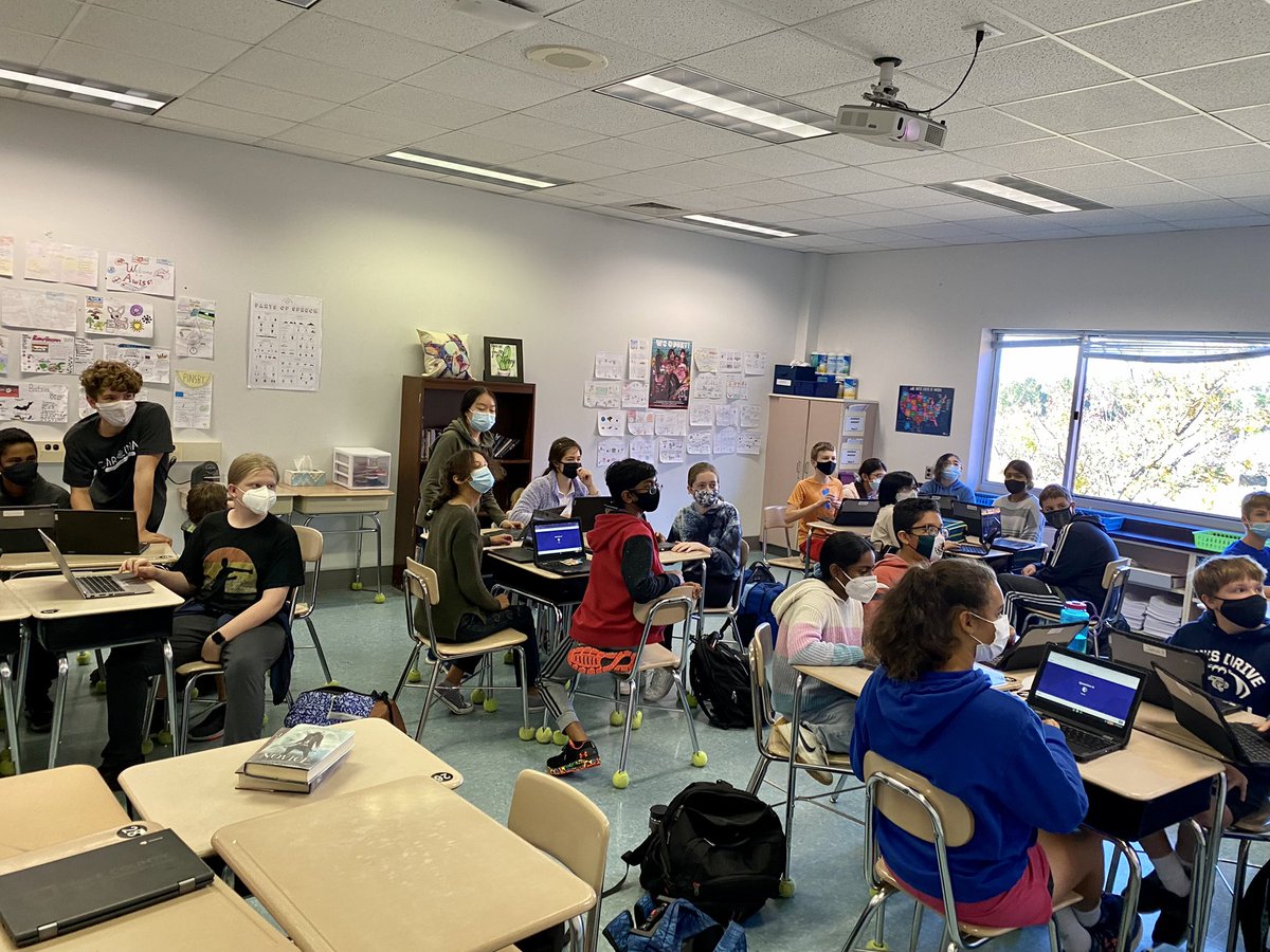 noecker_a's tweet photo. I have never seen a game of Kahoot get so heated! 🔥🔥 Love to see the teamwork &amp; enthusiasm while reviewing SS vocabulary! https://t.co/9KLRaPeuT3