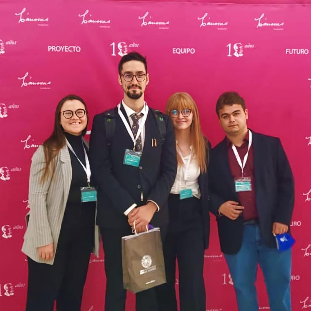¡ENHORABUENA a @debateual por su gran actuación en el X Torneo Nacional de Debate Universitario de <a href="/CanovasFundac/">Cánovas Fundación</a>🗣️🏅! 👏🏻👏🏻

Los dos equipos de la UAL han ganado la mitad de las rondas clasificatorias y uno de ellos se situó entre los ocho mejores participantes de toda España.