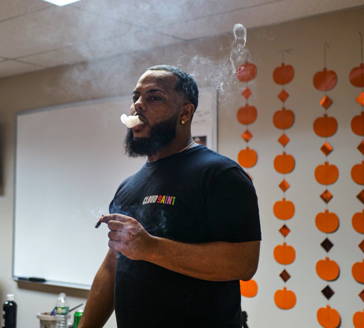 Cloud9aint's tweet photo. What’s better than being with friends and family in a place that’s  4/20 🥬FRIENDLY, judge FREE, and creative ? ⛅️🎨💨 https://t.co/vYsqZ4sFAH