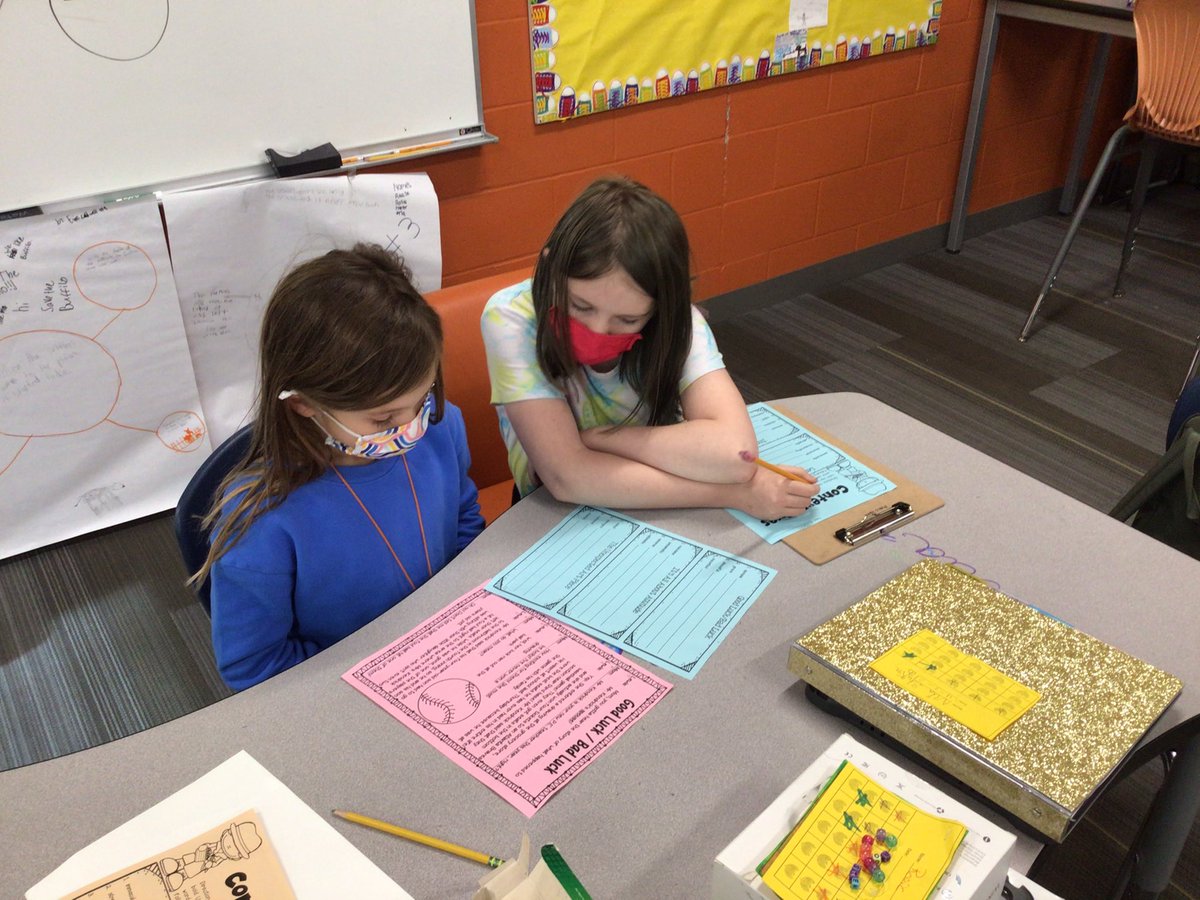mrswaters4th's tweet photo. Reading plays with a partner to identify the meaning of unknown words using context clues! https://t.co/ZmK7YvjKUc