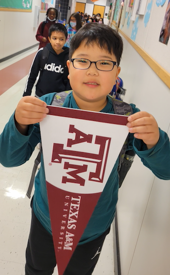 MrsBallingerCRE's tweet photo. A huge thanks to @AggieNetwork for sending my class some awesome Aggie Swag!  They were so excited to learn about Texas A&amp;M and are ready to be future Aggies!  Whoop! #CREleads #ThinkCollegeThursday https://t.co/f2umiBCCkL