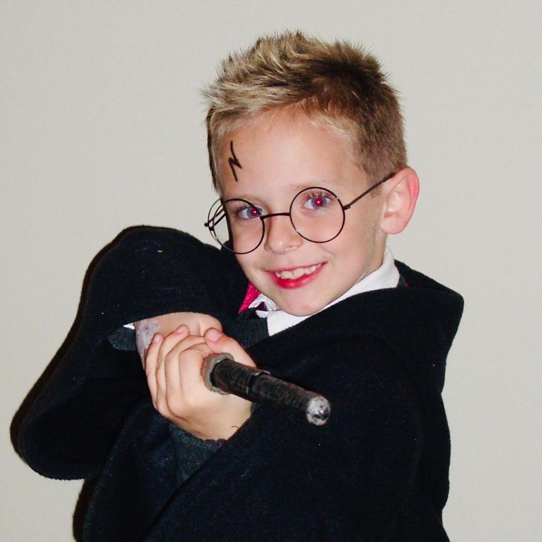 joshbarchive's tweet photo. josh understood the meaning of halloween from an early age. https://t.co/m79Hu4CLrd
