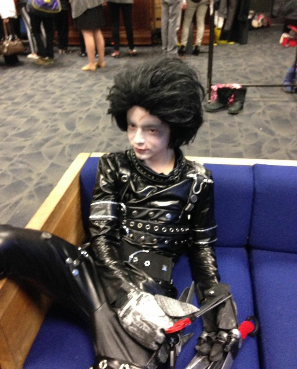joshbarchive's tweet photo. josh understood the meaning of halloween from an early age. https://t.co/m79Hu4CLrd