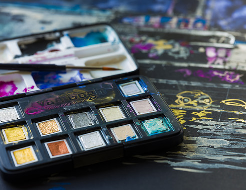 Lilalama86's tweet photo. Wir haben noch ein paar Aquarellkästen über. Schaut gern im Shop vorbei. Weihnachten kann kommen! https://t.co/47qUu4BhFZ #aquarell #xmas #pocketbox https://t.co/Fwtv3Z6xGI