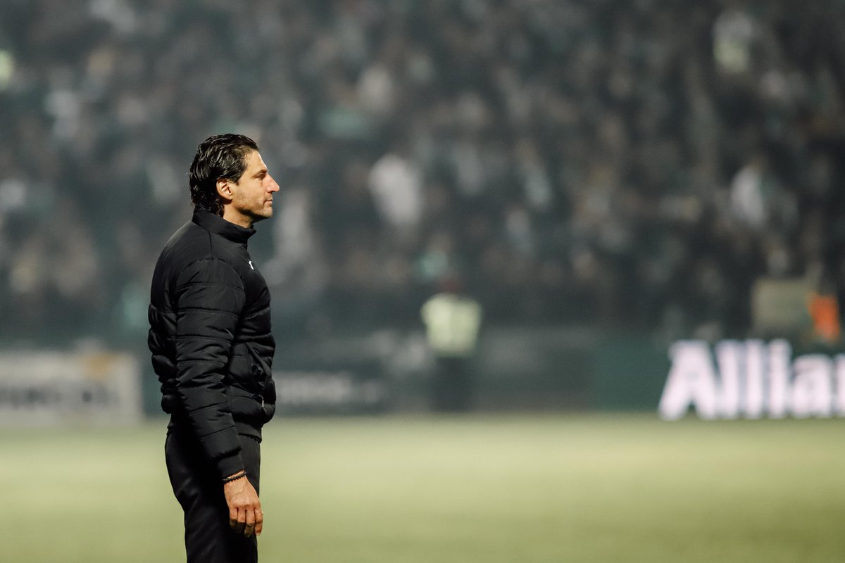 Jorge__Simao's tweet photo. Depois de um volume de jogos muito grande, e de participarmos, de maneira prestigiosa, tanto na Conference League como na Taça da liga, aproveitaremos agora a paragem internacional, para melhorar o nosso desempenho e manter o nosso caminho.
#DefendeoAmarelo 🔰 https://t.co/5o3OfkWSkn