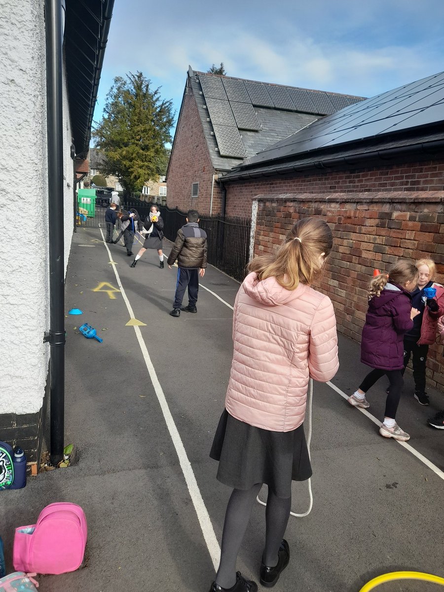 primary_newtown's tweet photo. Lots of fun 😀 with some new play equipment today- happy 😊 children 💙 https://t.co/THUxvt95xC