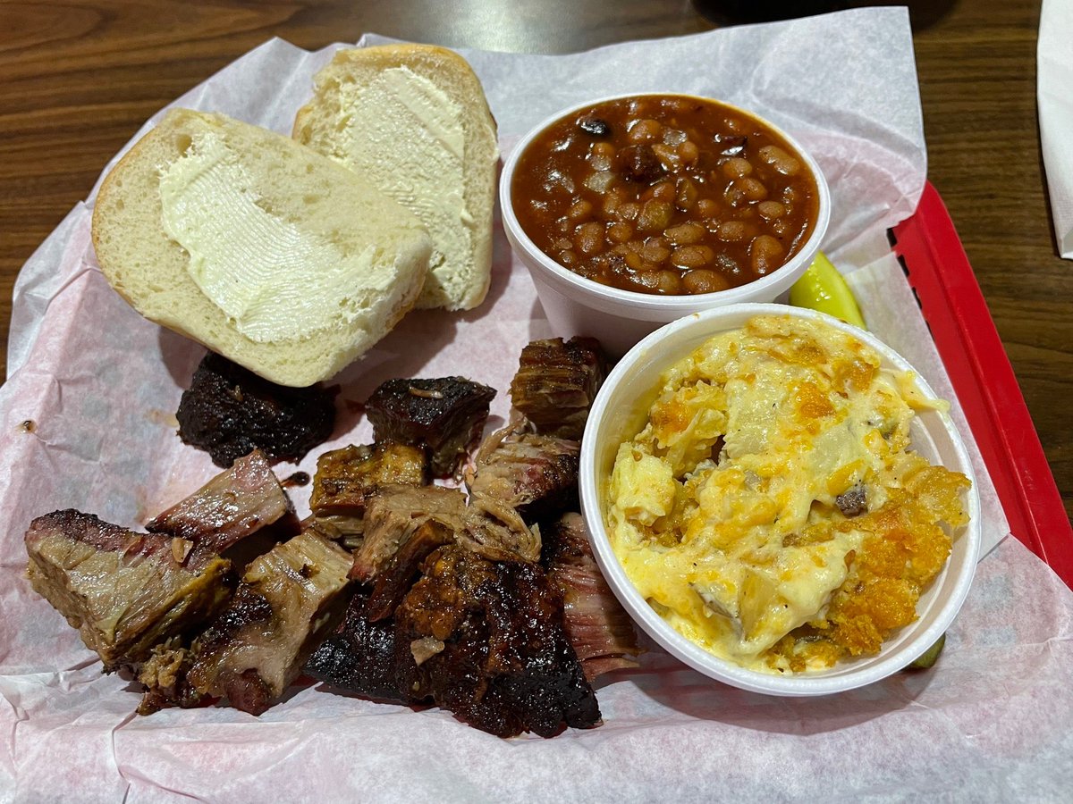 DanVick's tweet photo. One of my 2 favorite places to get burnt ends in KC (at @SmokinGunsBBQ in Kansas City, MO) https://t.co/64CwqwgVXX https://t.co/65CdMJyi0h
