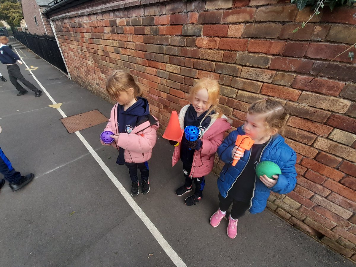 primary_newtown's tweet photo. Lots of fun 😀 with some new play equipment today- happy 😊 children 💙 https://t.co/THUxvt95xC