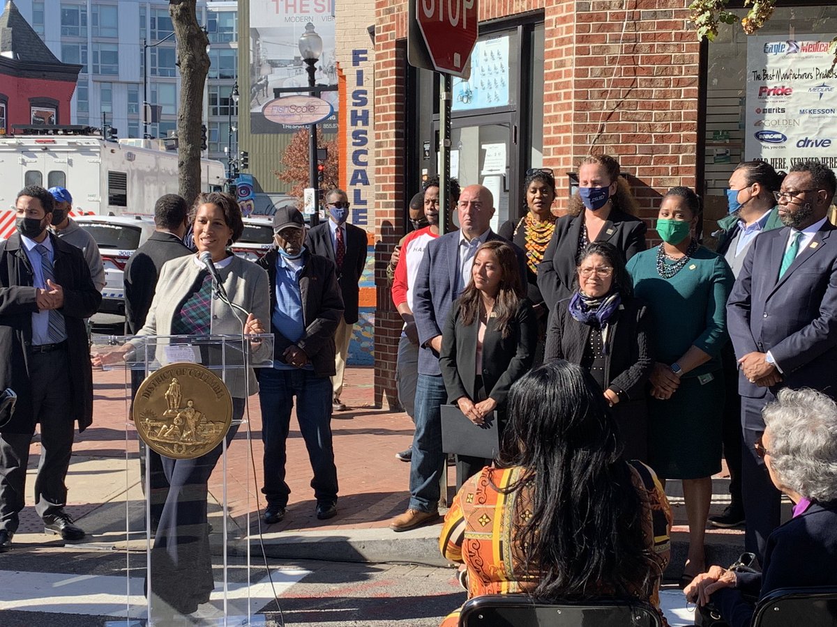 DCMOCA's tweet photo. Team #DCMOCA highlighted the beginning #DMVbrw with @MayorBowser
#DCisOpen so support the many black-owned restaurants throughout DC.
Learn more: https://t.co/zpuB31mJcX
@dcmonc @DCMOCA @MOAAA_DC @DCMOWPI https://t.co/LyNzzL0AyQ