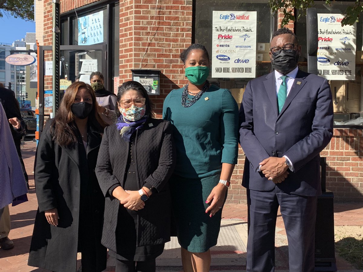 DCMOCA's tweet photo. Team #DCMOCA highlighted the beginning #DMVbrw with @MayorBowser
#DCisOpen so support the many black-owned restaurants throughout DC.
Learn more: https://t.co/zpuB31mJcX
@dcmonc @DCMOCA @MOAAA_DC @DCMOWPI https://t.co/LyNzzL0AyQ