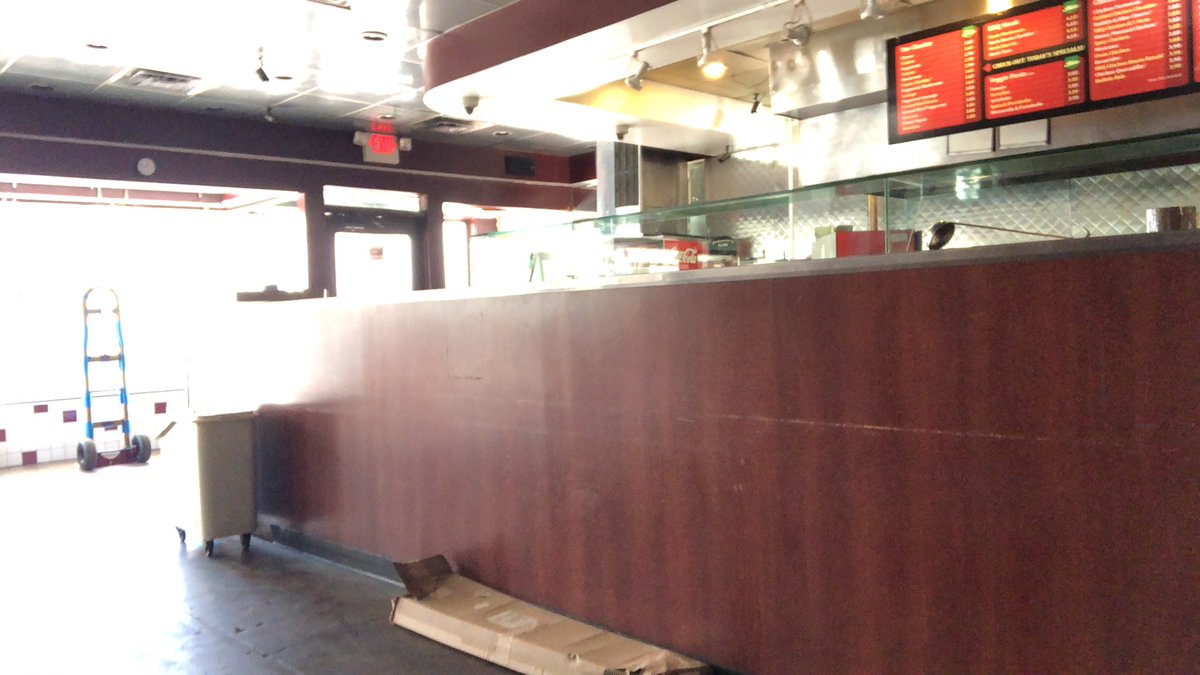 ClayFalls's tweet photo. Antonio’s Pizza closes in Northgate. The general manager tells me they sold the building. He said a new pizza place should be here in coming months. Movers clearing it out now.  @hfallskbtx @KBTXNews @KBTXRusty @TVsMichaelOder @KBTXKarla https://t.co/kiHxLoqoyf
