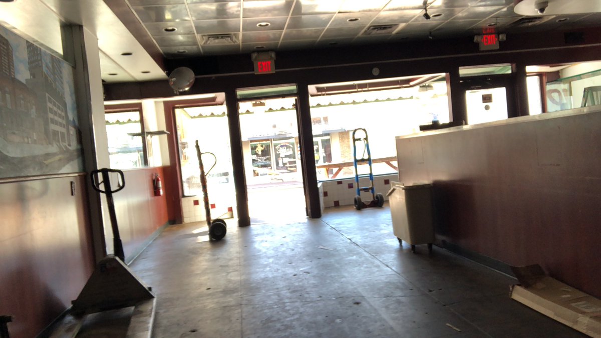 ClayFalls's tweet photo. Antonio’s Pizza closes in Northgate. The general manager tells me they sold the building. He said a new pizza place should be here in coming months. Movers clearing it out now.  @hfallskbtx @KBTXNews @KBTXRusty @TVsMichaelOder @KBTXKarla https://t.co/kiHxLoqoyf