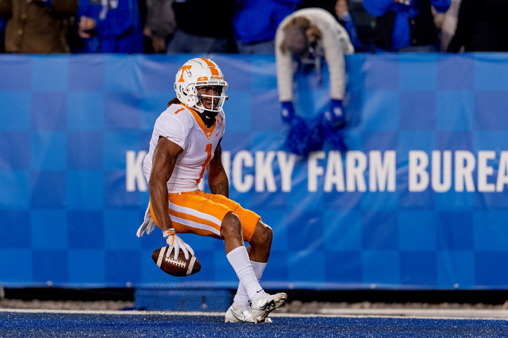 ecuvawls17's tweet photo. This now in my top 10 fav Tennessee Football photos https://t.co/aWSONHeCWy