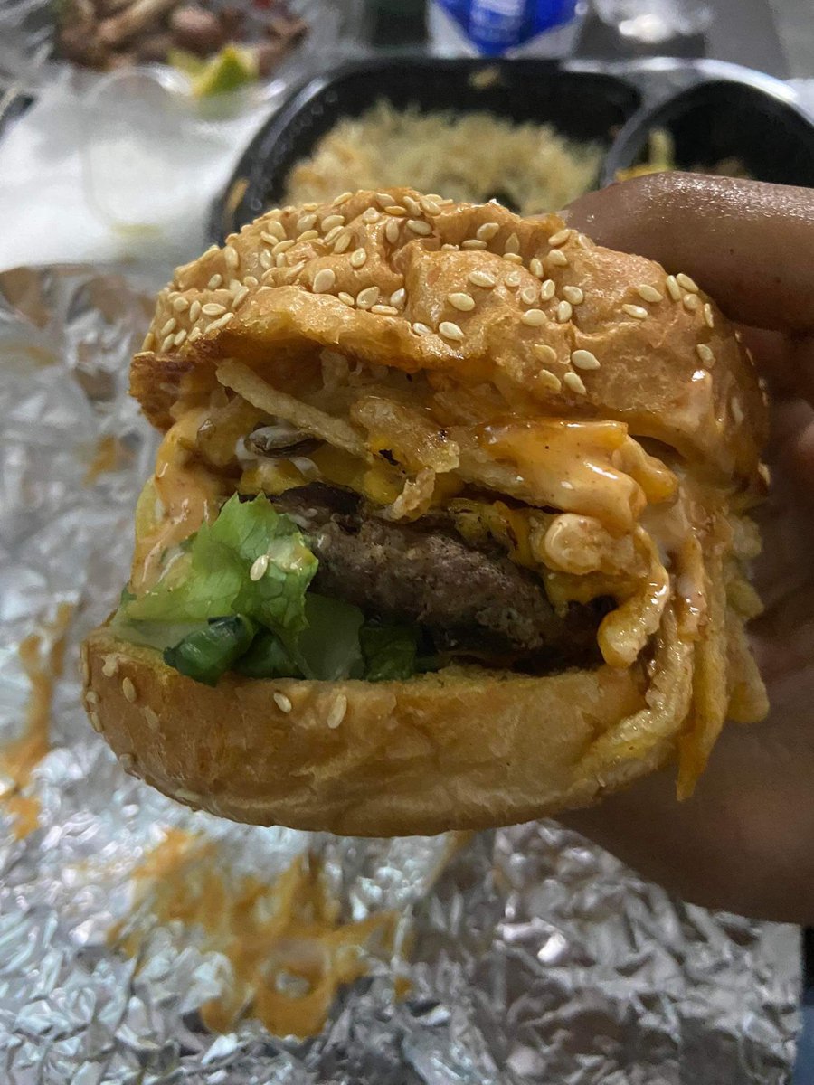 يا ودي وجبة الجناوح متع علوش اطلع طووول و الهامبورغا متعهم عادية البق ماك قاعدة اقوى 🤤