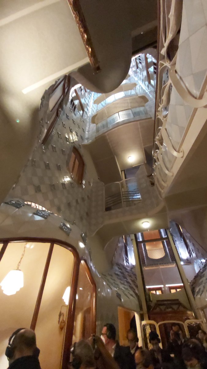 FederaciodeCET's tweet photo. Som a la @CasaBatlloGaudi gaudint de la visita a una de les obres emblemàtiques de Gaudí. Inauguració de la #firasimillor https://t.co/2zImX8onoe
