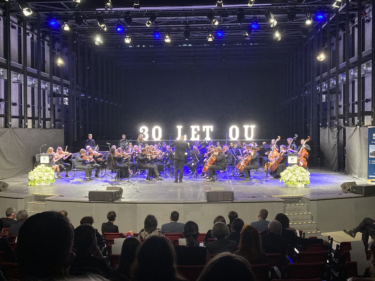 VSkarpich's tweet photo. Akademický den @Ostravska_Uni!!! #30letspolu #30letOU https://t.co/ORF8VyVCD7