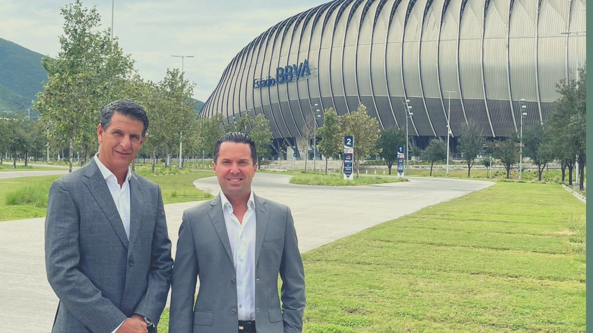 javiercolvera's tweet photo. Que maravilloso es hacer grandes alianzas con personas e instituciones que poseen tu misma visión; crear comunidades y conciencia sostenibles #Alianzas #BBVA #Rayados #PerSus #JavierOlvera https://t.co/uZOZ4OuuX9