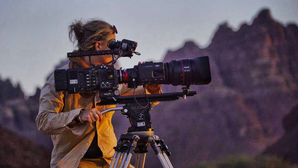liloulemaire75's tweet photo. We are lucky to have @katie_mayhew_camera the talented camerawoman Katie Mayhew, who worked on Our Planet (BBC). #sonyf55 #canon #camerawoman
#wildlifedocumentary #wildlifefilm #wildlifefilmaking #wildlifecinematography https://t.co/6eV0mBBrCl https://t.co/G21V3ryfDN