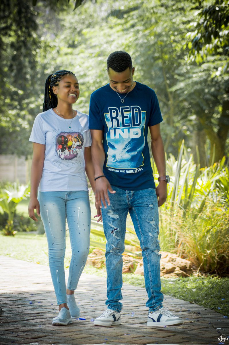 stevekaey's tweet photo. 😂😂But Guys Mamwe Ma Pose🥰 Atinoitiswa Nema Photographer Bhoo Here 🤩🤩

👉2️⃣0️⃣1️⃣6️⃣    💥⚪2️⃣0️⃣2️⃣1️⃣ https://t.co/CvYA54aqa3