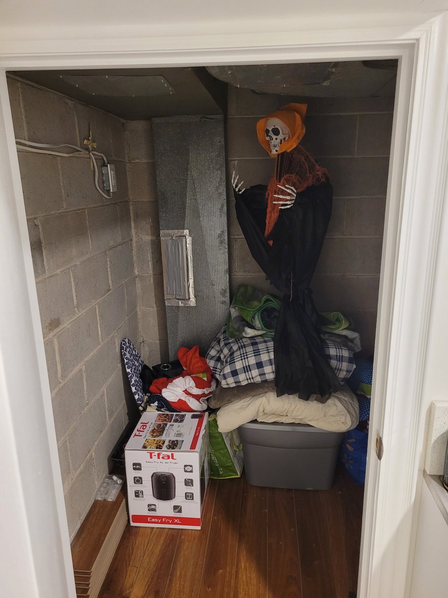SpookyEveline's tweet photo. My sister Abigail got banished to the closet. She says it's my fault but she really shouldn't have ate all those kids. #dolls #HALLOWEEN #evildolls #halloween2021 https://t.co/G24OsP5Avc
