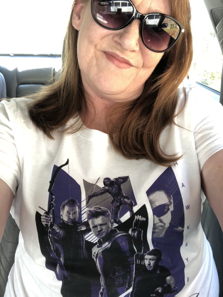 redqueen122476's tweet photo. Rockin my new #Hawkeye t on this warm November day @JRennerNet @JeremyRenner #JeremyRenner @Hawkeye_Updates https://t.co/N0kxN85dtJ