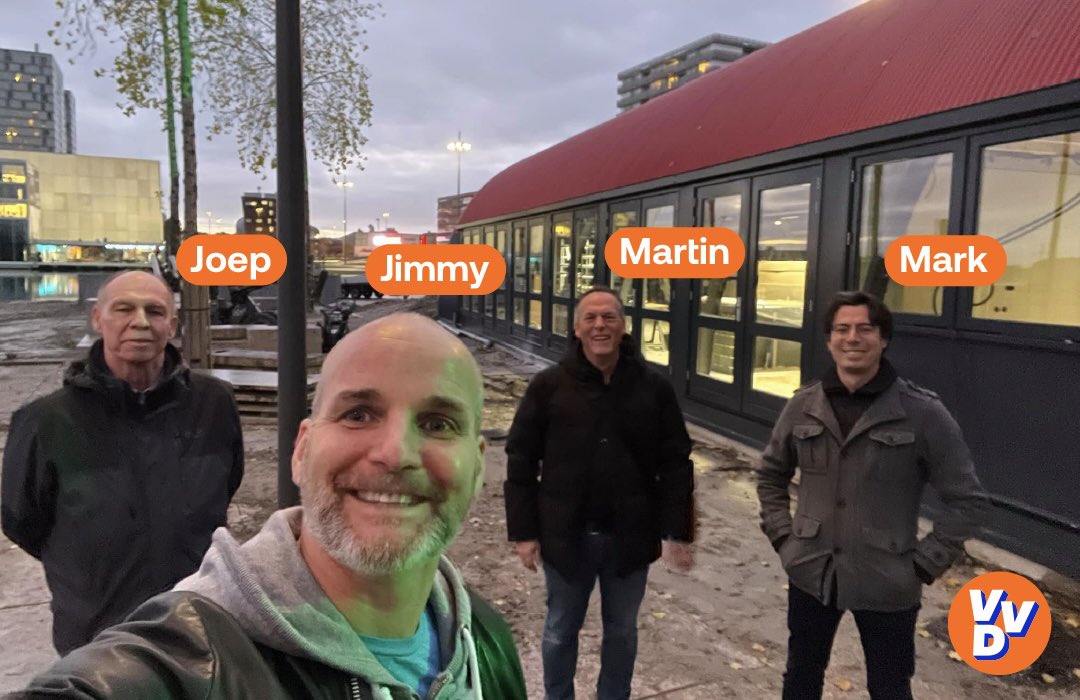 VVDAlmere's tweet photo. Vandaag gingen onze raadsleden Jimmy, Joep en Mark op bezoek bij de Almeerse ondernemer Martin Ort. 

Goede gesprekken over Almere Centrum en een rondleiding bij de nieuwe strandtent ‘Strand 22’. 🍻🍷🏖

#destadin https://t.co/Ps9vYkA66H