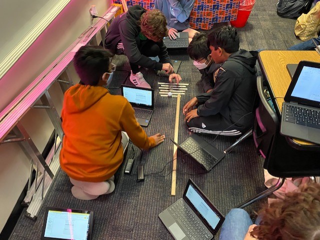 HistoryandTech's tweet photo. 8th Science students @phms_panthers started day one of a 2 day playlist/station rotation.  Students interacted with a teacher station, engaged in @edpuzzle videos, were up and moving, &amp; had great conversations.  Great job @aguilarscience @Baldwin8Science @ScienceWithMsO https://t.co/OgfF6Rn3sS