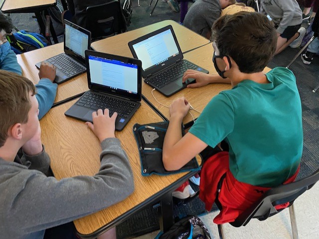 HistoryandTech's tweet photo. 8th Science students @phms_panthers started day one of a 2 day playlist/station rotation.  Students interacted with a teacher station, engaged in @edpuzzle videos, were up and moving, &amp; had great conversations.  Great job @aguilarscience @Baldwin8Science @ScienceWithMsO https://t.co/OgfF6Rn3sS