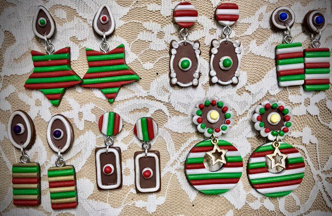 ✨ Christmas earrings! ✨

These plus many more styles will be added to the thread! I also take customs!