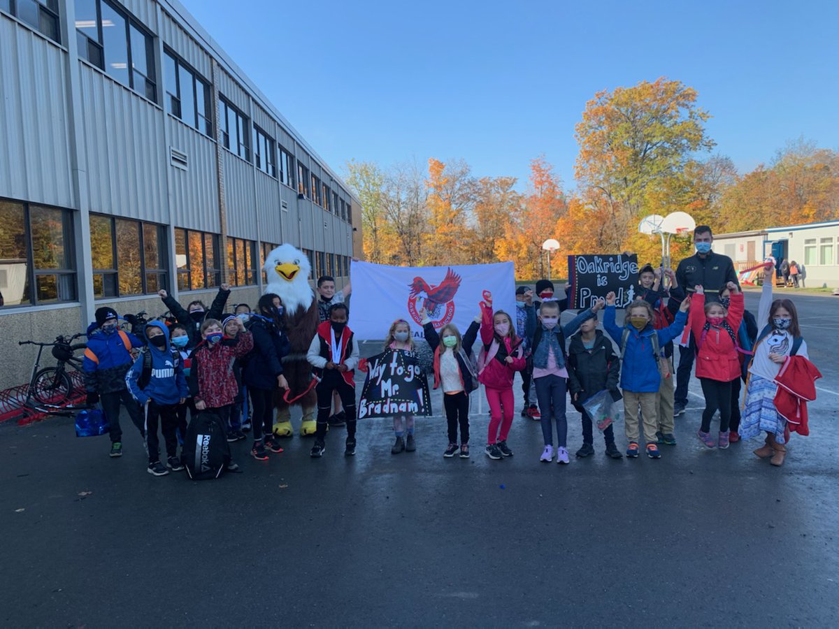 OakridgeEagles1's tweet photo. 🏅 ❤️Oakridge School sends our biggest congratulations to Mr. Jon Bradnam for finishing 104th out of 25000 runners at the NYC marathon this weekend!!  We are so proud of Mr. Bradnam, and we are so lucky to have such an amazing and inspirational @dsbn teacher.
#weallbelong https://t.co/HGXgdUlEhR